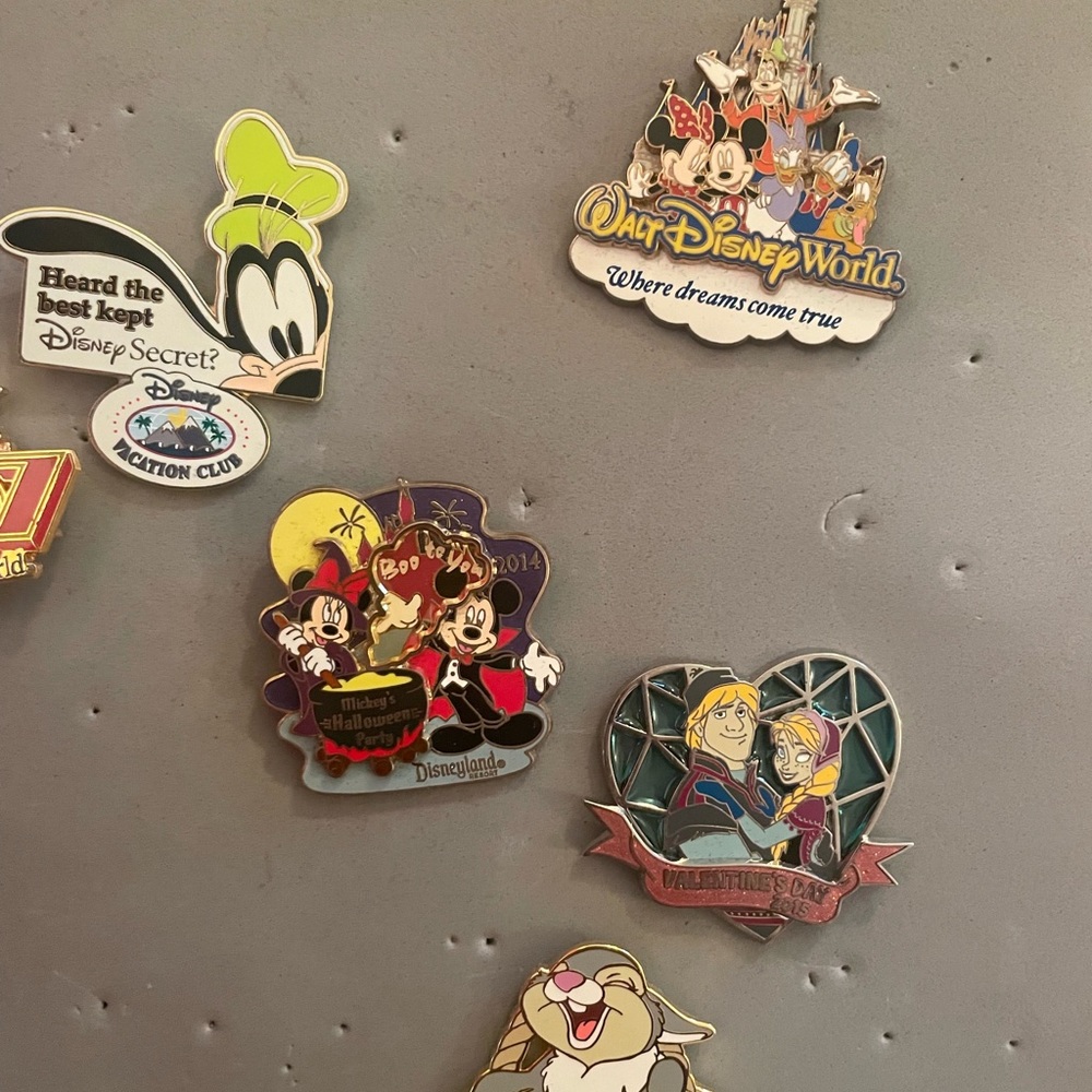 Disney pins